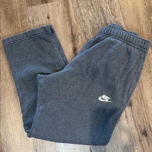 Men’s Nike Sportswear Club Gray Fleece pants size Medium